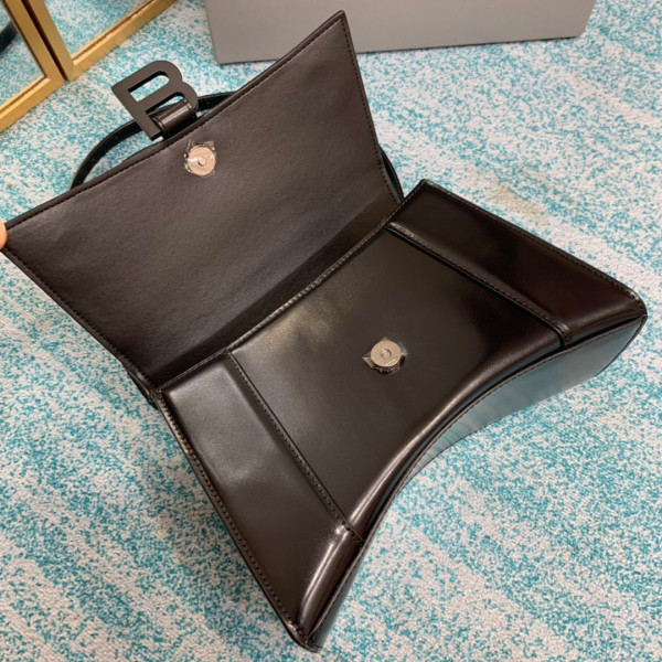 Ba*len*cia*ga hourglass