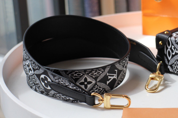 l**is V*t*n since 1854 petite malle