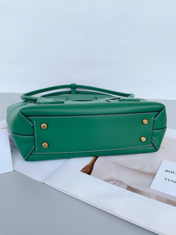 Bo*te*ga ve*ne*ta arco