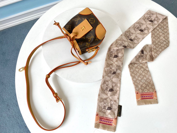 l**is V*t*n noÉ purse