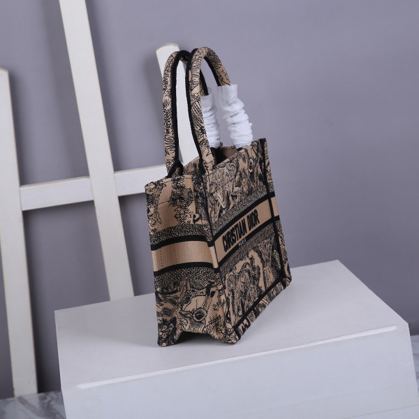 small D*or book tote