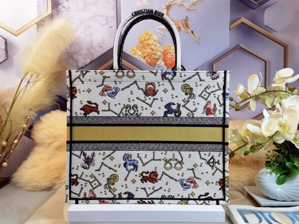 large D*or book tote