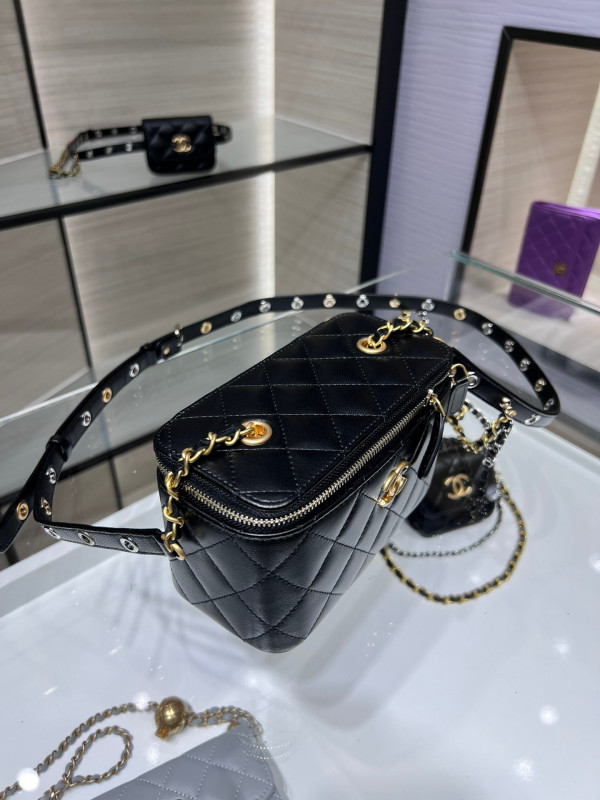 CL VANITY WITH CHAIN