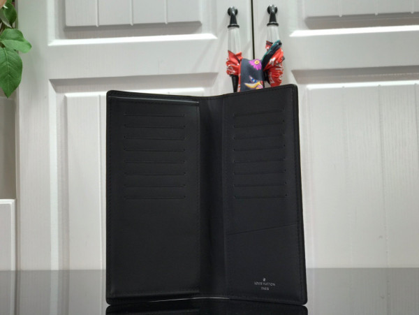 l**is V*t*n brazza wallet