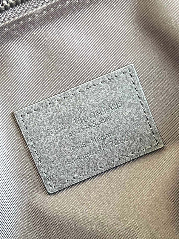 l**is V*t*n handle soft trunk