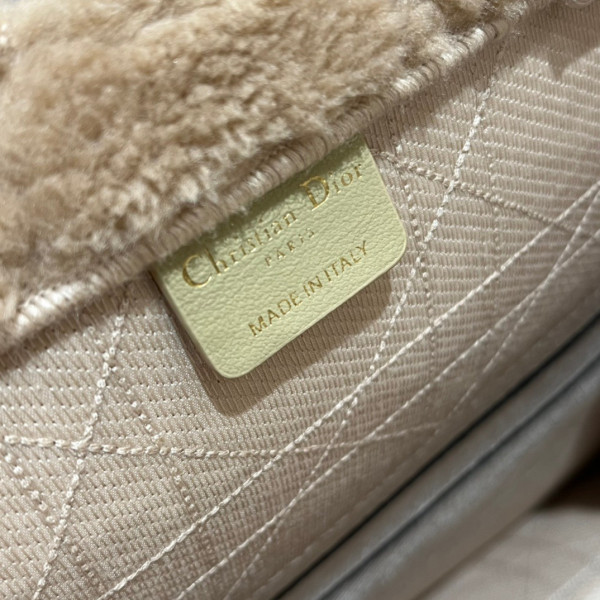 large D*or book tote