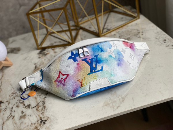 l**is V*t*n discovery bumbag pm