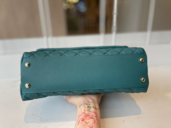 CL LARGE FLAP BAG WITH TOP HANDLE