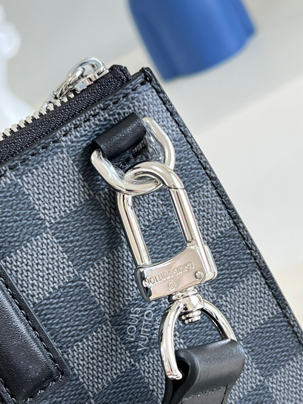 l**is V*t*n sac plat cross