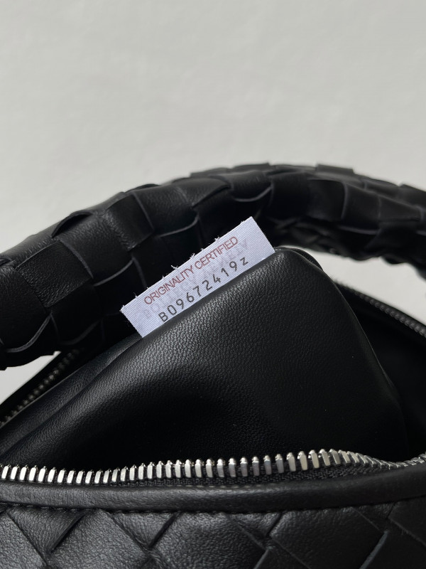 Bo*te*ga ve*ne*ta teen jodie