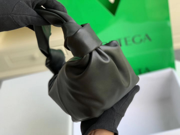 Bo*te*ga ve*ne*ta mini double knot