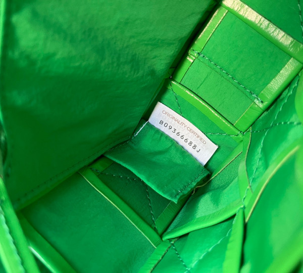 Bo*te*ga ve*ne*ta cassette