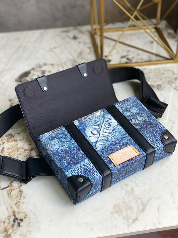 l**is V*t*n trunk slingbag