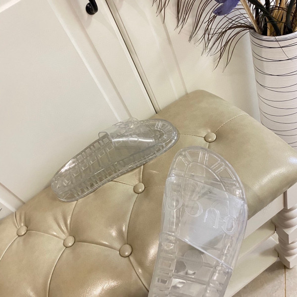 G*u*i slide with G*u*i logo