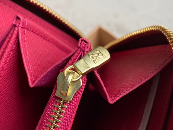 l**is V*t*n zippy wallet