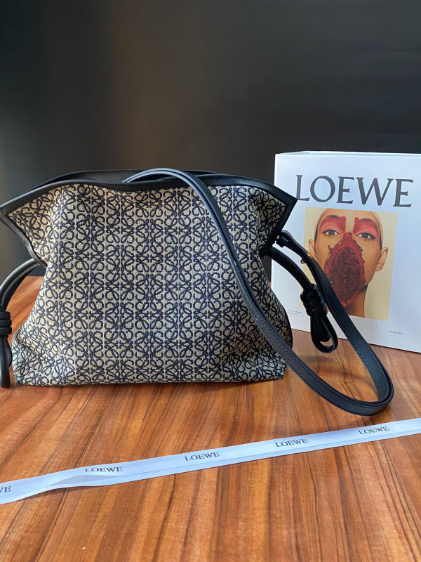 LOEWE Flamenco clutch