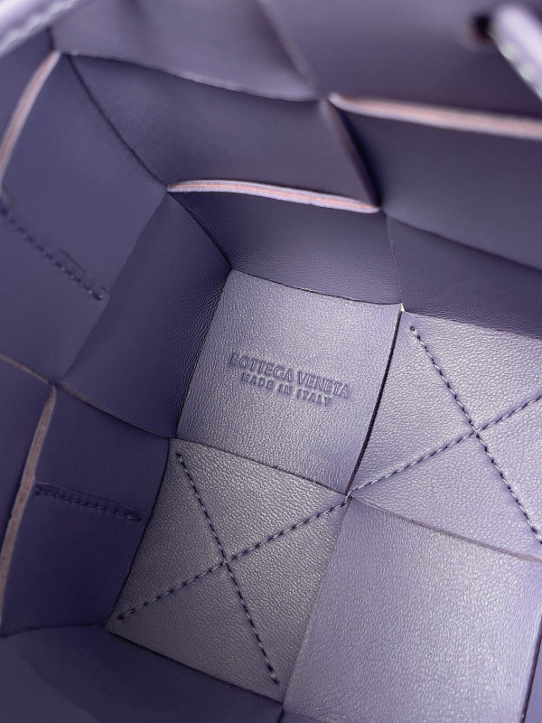 Bo*te*ga ve*ne*ta mini cassette bucket bag