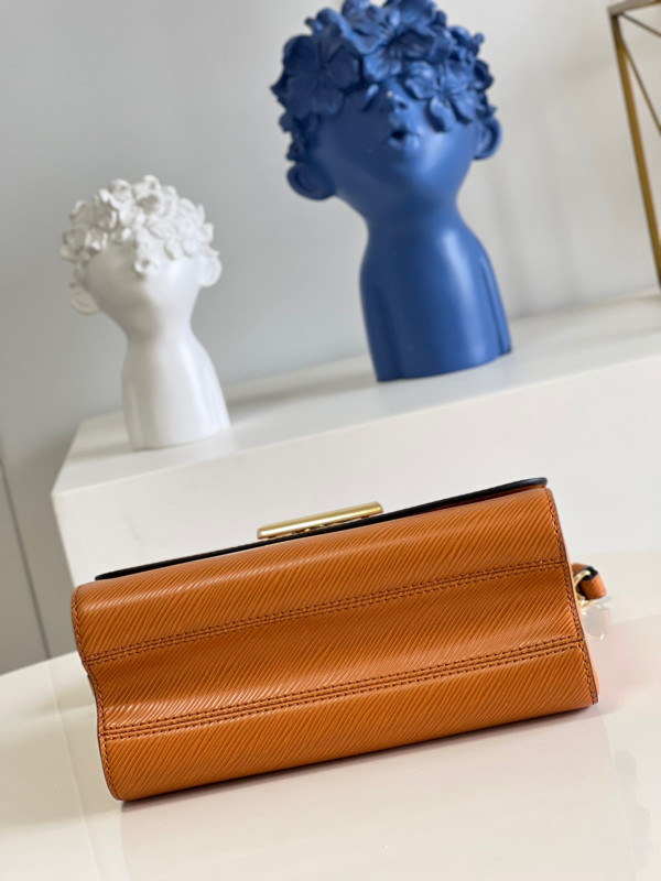 l**is V*t*n twist mm