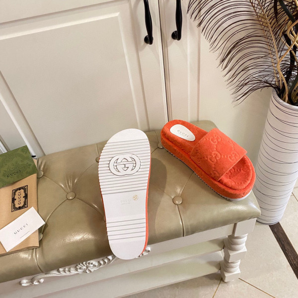 G*u*i gg platform sandal