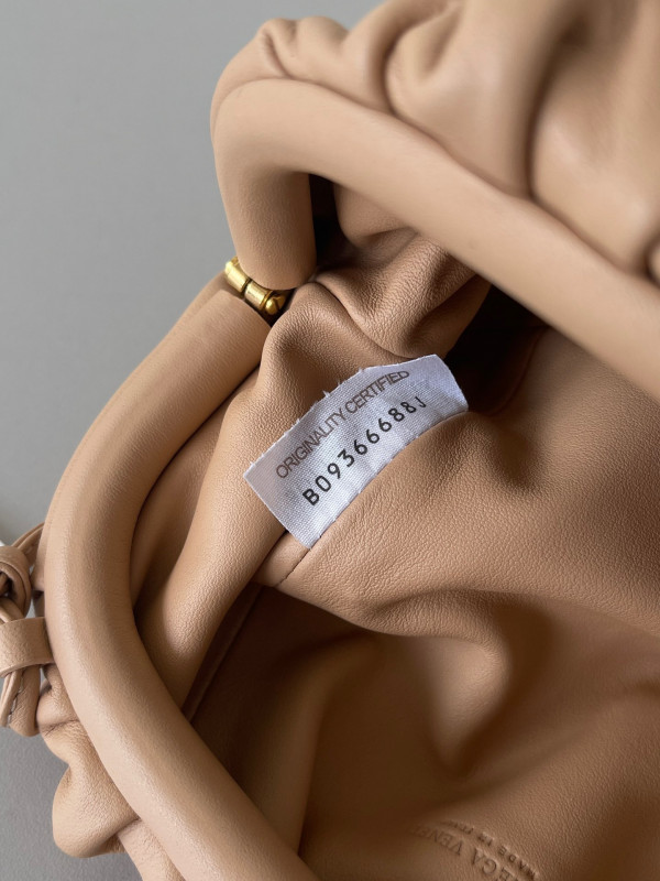 Bo*te*ga ve*ne*ta mini pouch