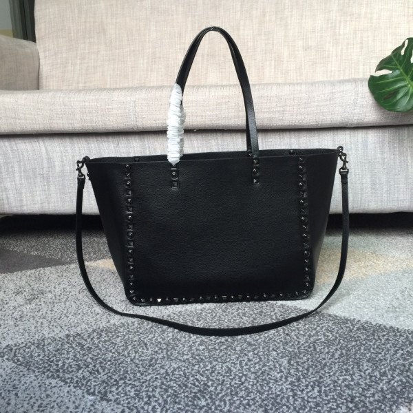 VALENTINO MEDIUM GRAIN CALFSKIN LEATHER ROCKSTUD BAG