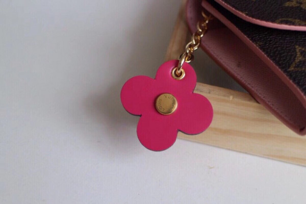 l**is V*t*n emilie wallet