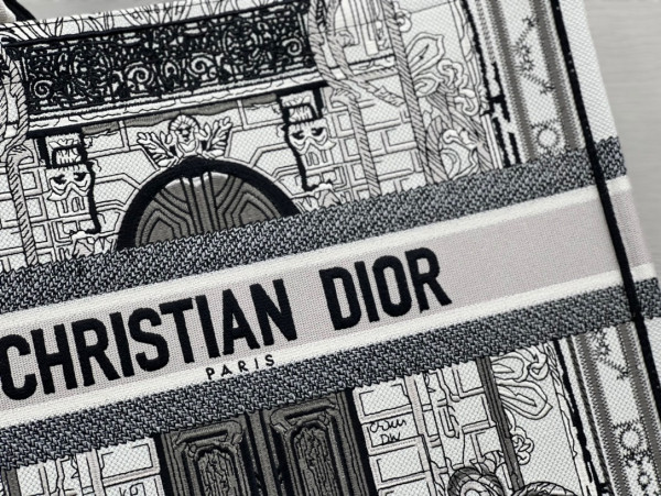 large D*or book tote