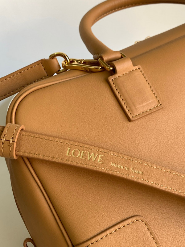 LOEWE Amazona 28 bag