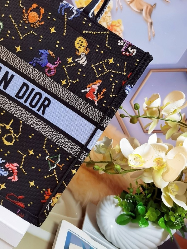 large D*or book tote