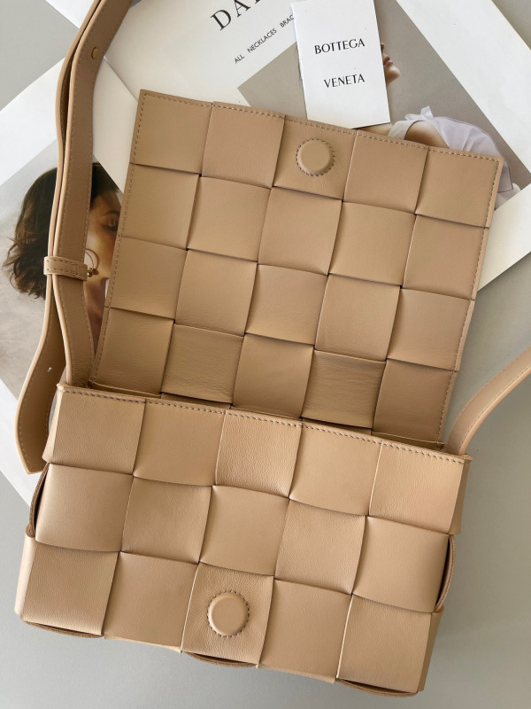 Bo*te*ga ve*ne*ta cassette