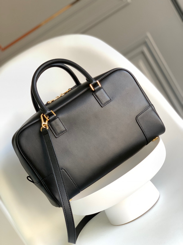 LOEWE Amazona 28 bag