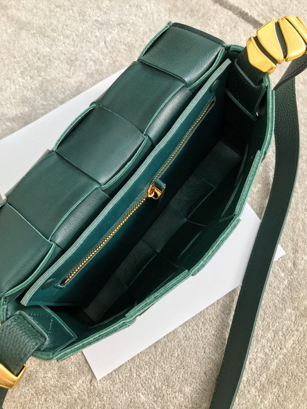 Bo*te*ga ve*ne*ta cassette