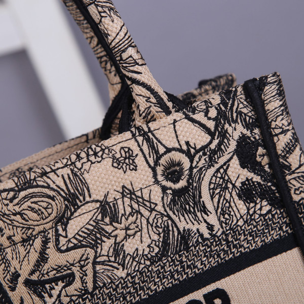 small D*or book tote