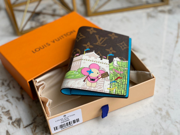 l**is V*t*n passport cover