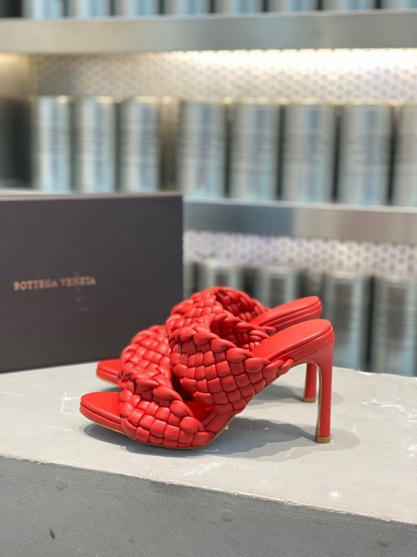 Bo*te*ga ve*ne*ta curve