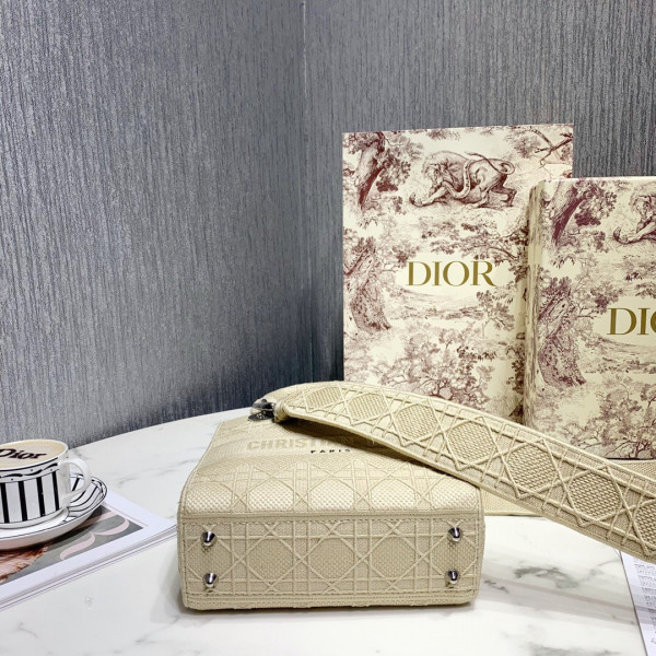 LADY D-LITE EMBROIDERED CANNAGE BAG