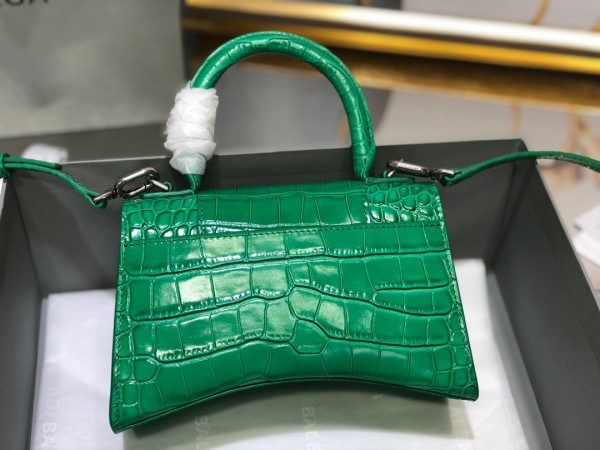 Ba*len*cia*ga hourglass