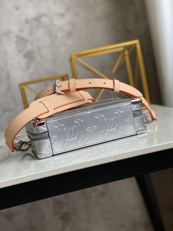 l**is V*t*n handle trunk