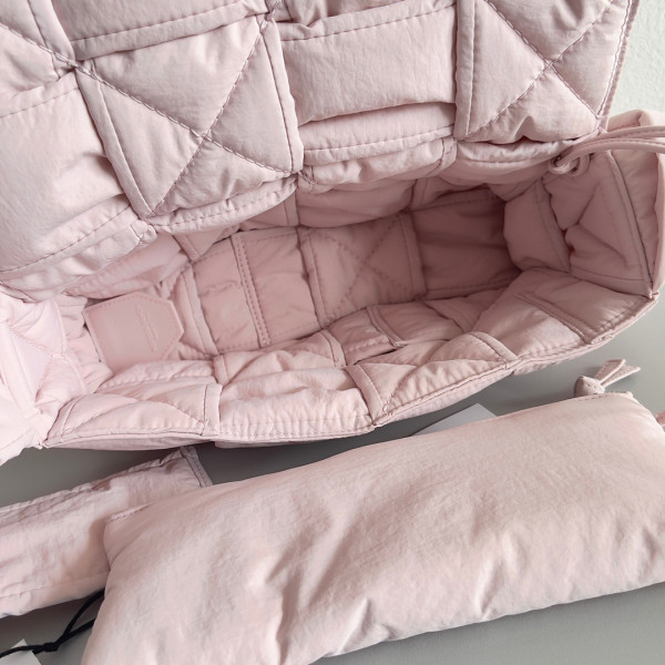 Bo*te*ga ve*ne*ta padded tech cassette