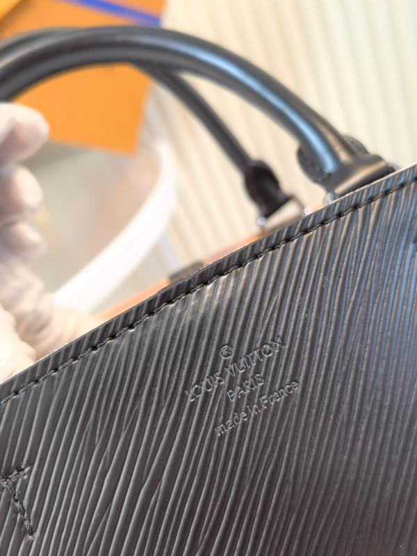 l**is V*t*n marelle tote bb