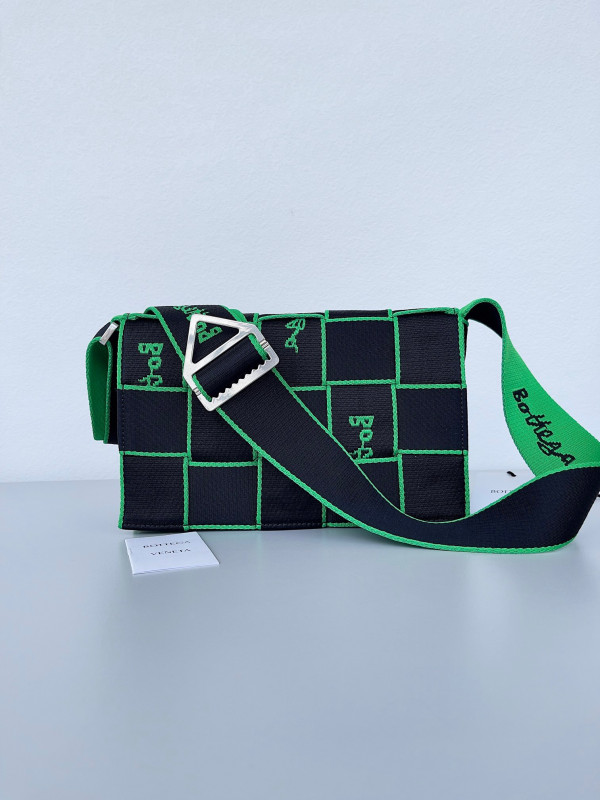 Bo*te*ga ve*ne*ta webbing