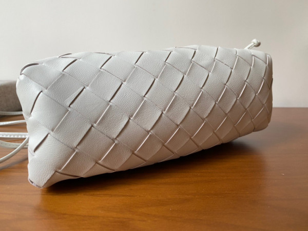 Bo*te*ga ve*ne*ta mini pouch