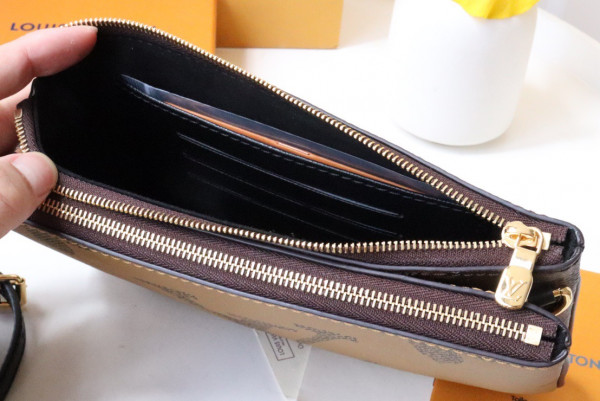 l**is V*t*n double zip pochette