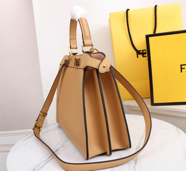 F**di peekaboo iseeu medium