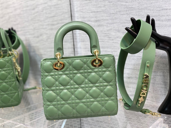 lady D*or small-20-16.5-8cm