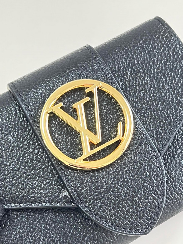 l**is V*t*n pont 9 compact wallet