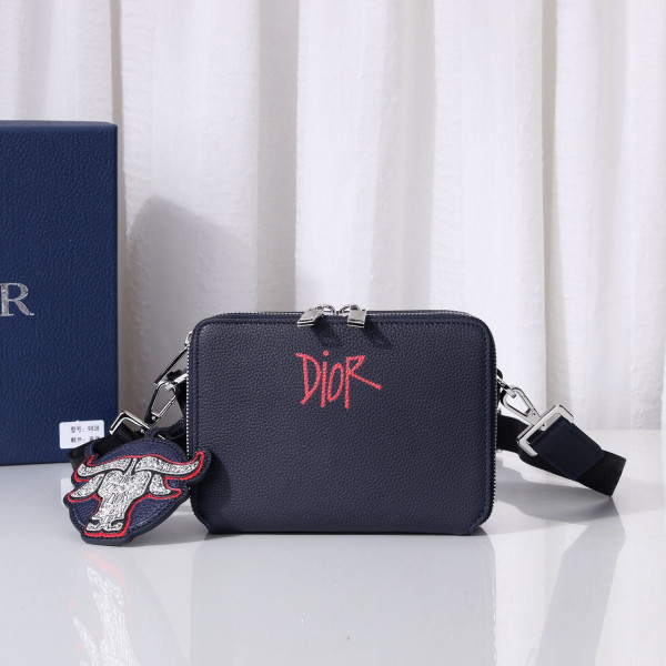 D*or and shawn messenger pouch