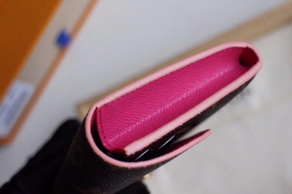 l**is V*t*n emilie wallet