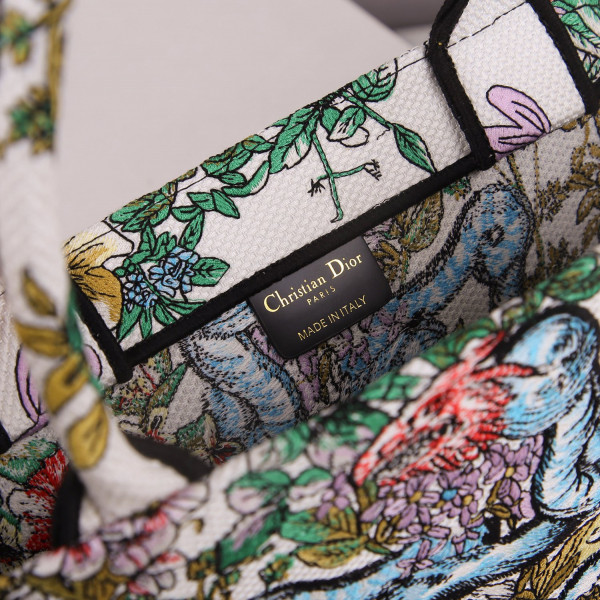 large D*or book tote