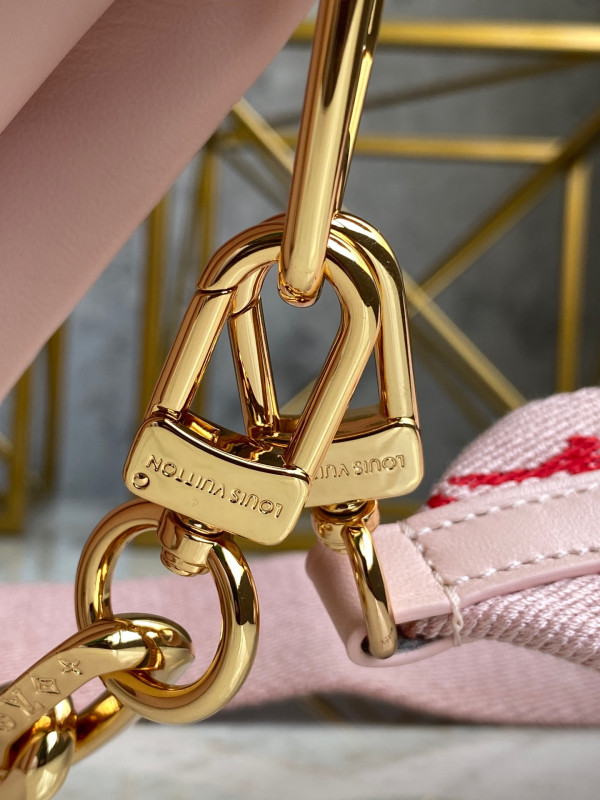 l**is V*t*n limited edition -coussin pm